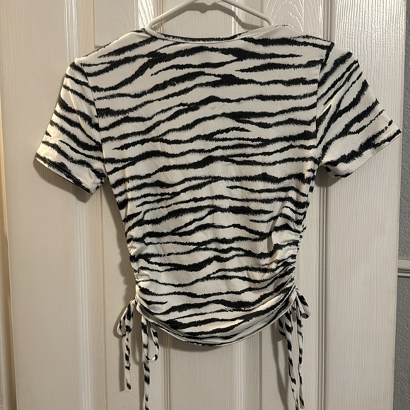 Cropped Top - Picture 4 of 4